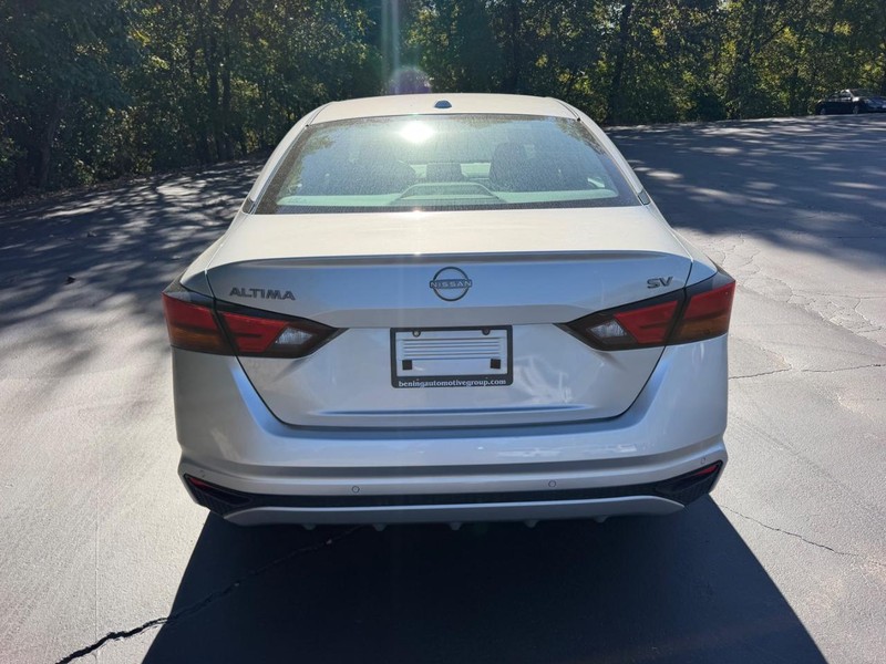 Nissan Altima Vehicle Image 04