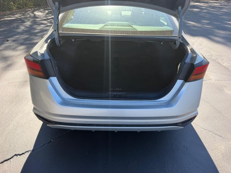 Nissan Altima Vehicle Image 05