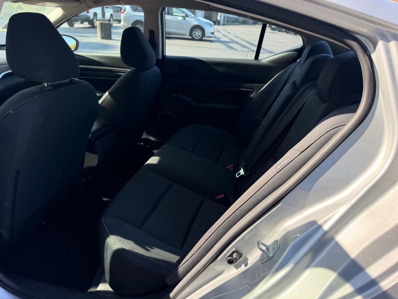 Nissan Altima Vehicle Image 07