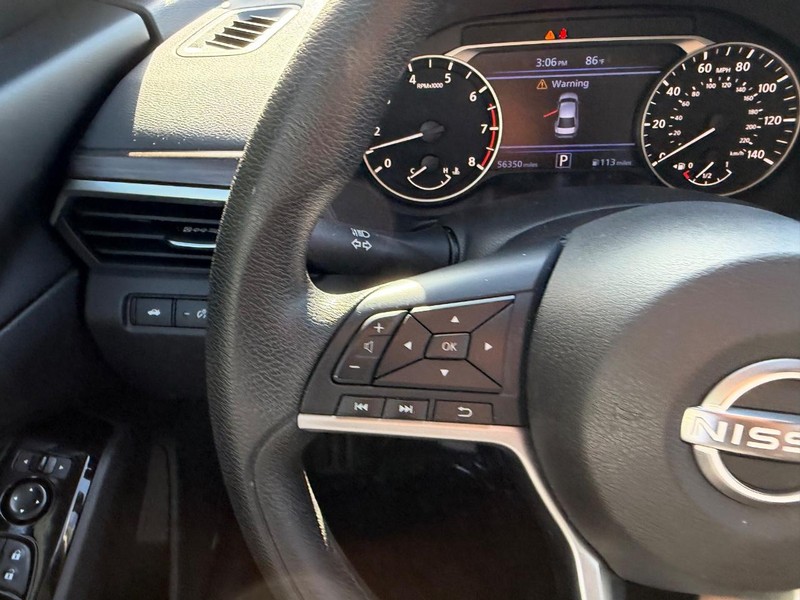 Nissan Altima Vehicle Image 10
