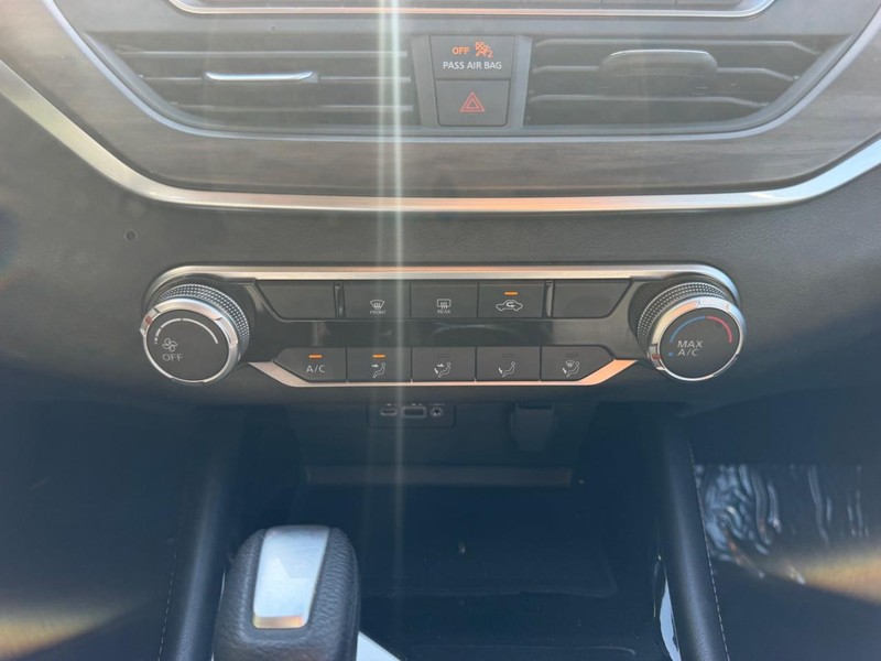 Nissan Altima Vehicle Image 13