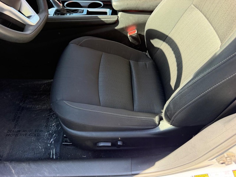 Nissan Altima Vehicle Image 17
