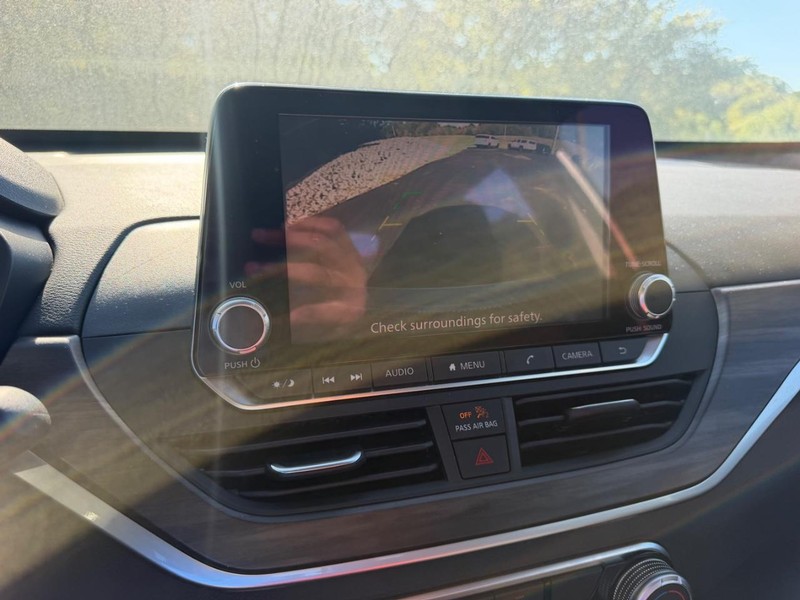 Nissan Altima Vehicle Image 19