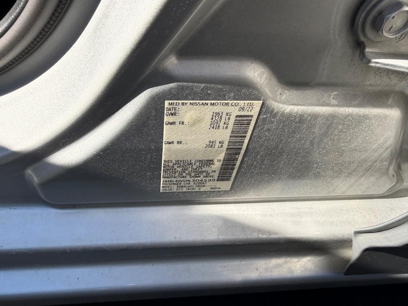Nissan Altima Vehicle Image 20