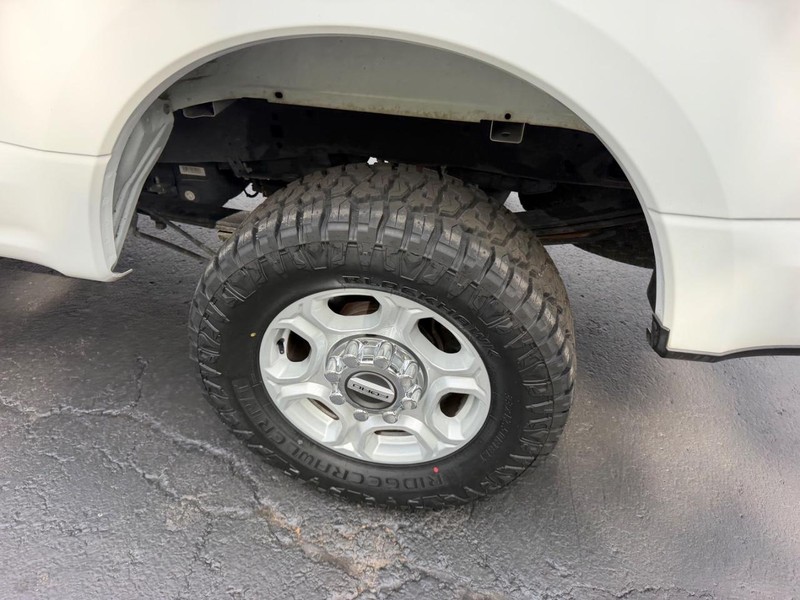 Ford Super Duty F-250 SRW Vehicle Image 06