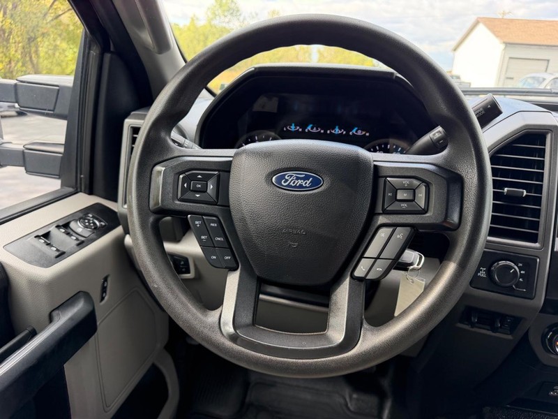 Ford Super Duty F-250 SRW Vehicle Image 09