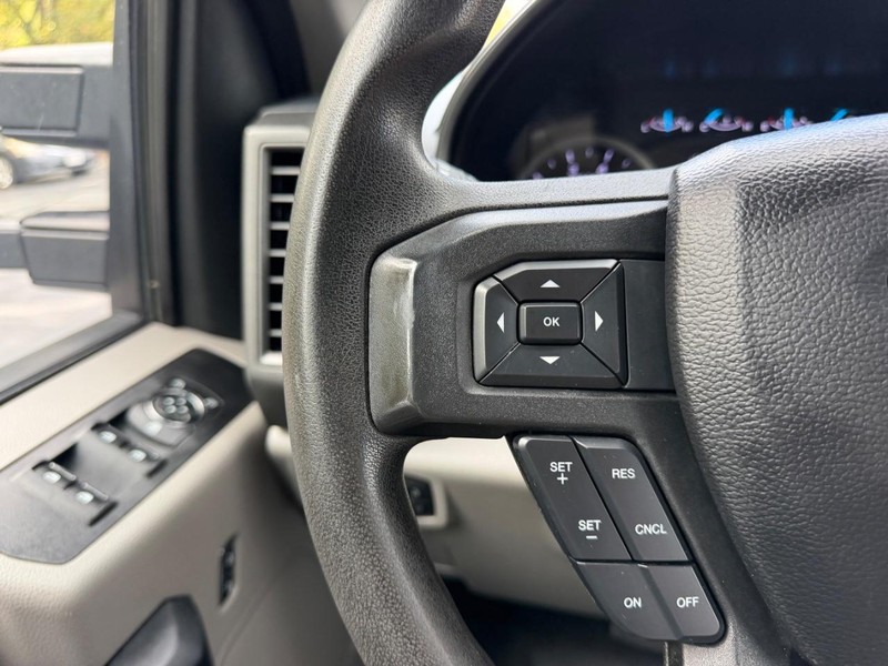 Ford Super Duty F-250 SRW Vehicle Image 10