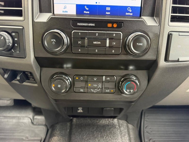 Ford Super Duty F-250 SRW Vehicle Image 13