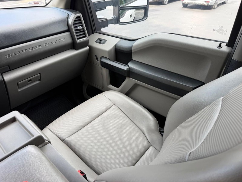 Ford Super Duty F-250 SRW Vehicle Image 14
