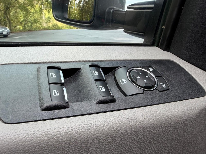 Ford Super Duty F-250 SRW Vehicle Image 15