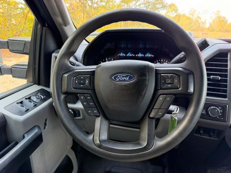 Ford Super Duty F-250 SRW Vehicle Image 11