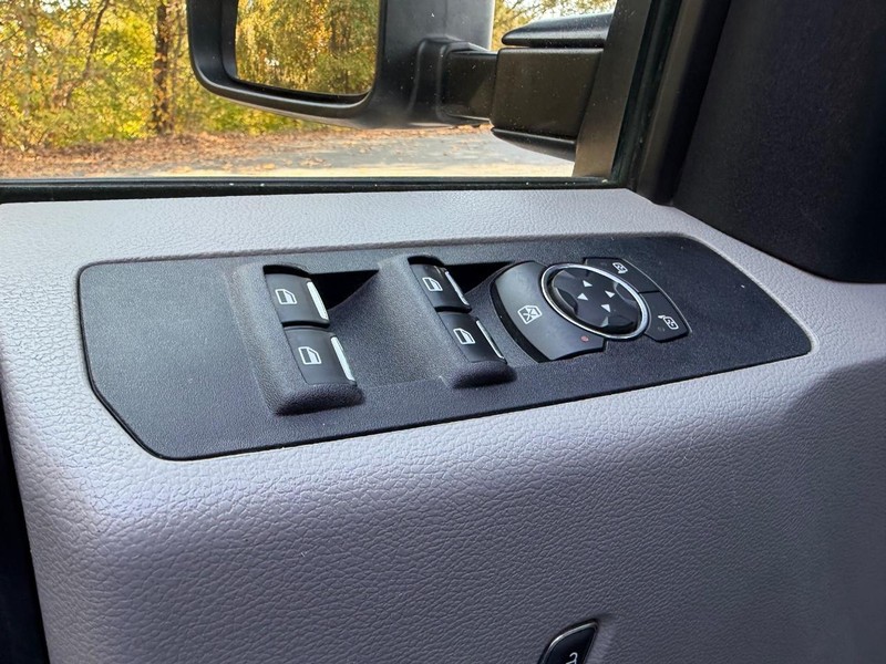 Ford Super Duty F-250 SRW Vehicle Image 17