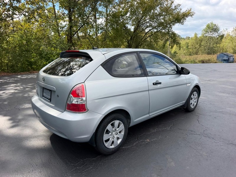 Hyundai Accent Hatchback Vehicle Image 03