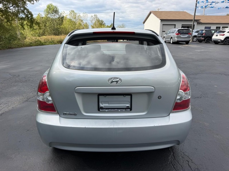 Hyundai Accent Hatchback Vehicle Image 04