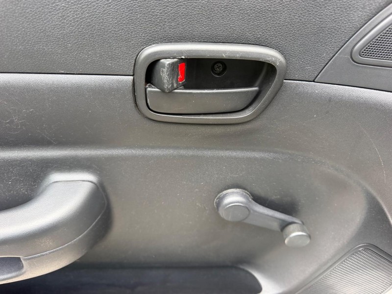 Hyundai Accent Hatchback Vehicle Image 14