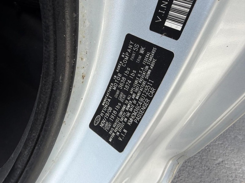 Hyundai Accent Hatchback Vehicle Image 17