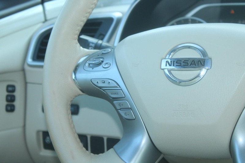 Nissan Murano Vehicle Image 14