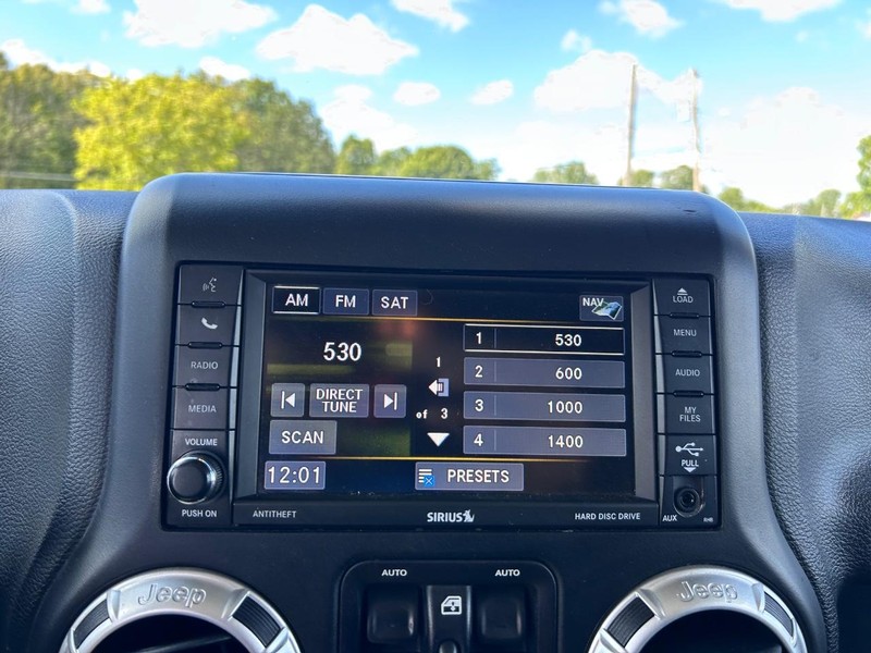 Jeep Wrangler Unlimited Vehicle Image 12