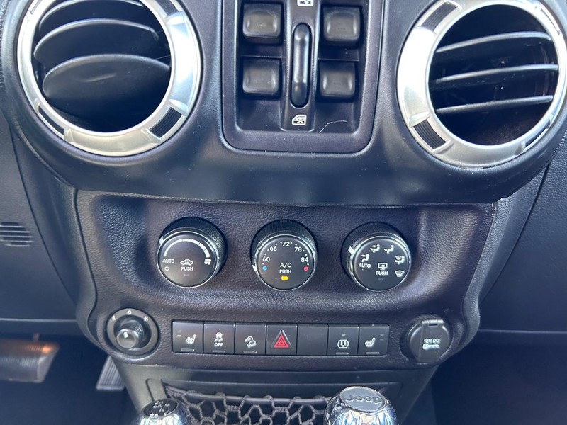 Jeep Wrangler Unlimited Vehicle Image 13