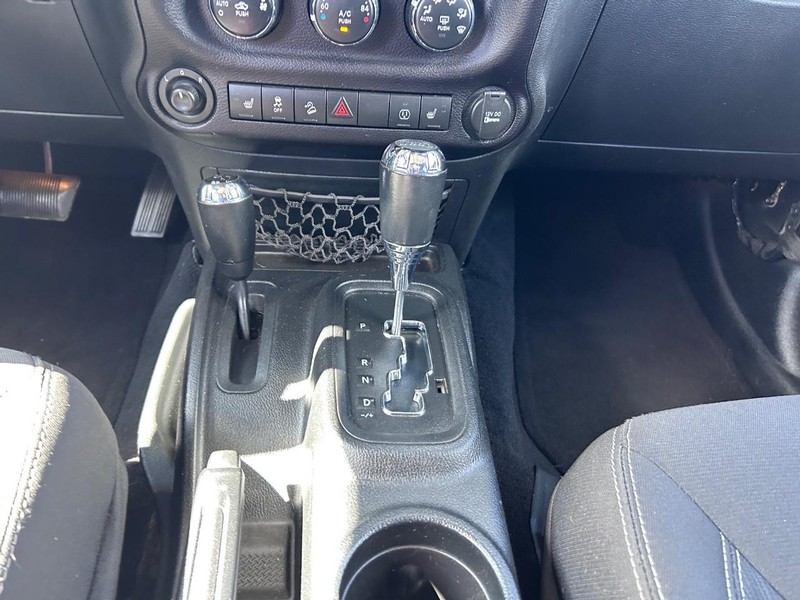 Jeep Wrangler Unlimited Vehicle Image 14