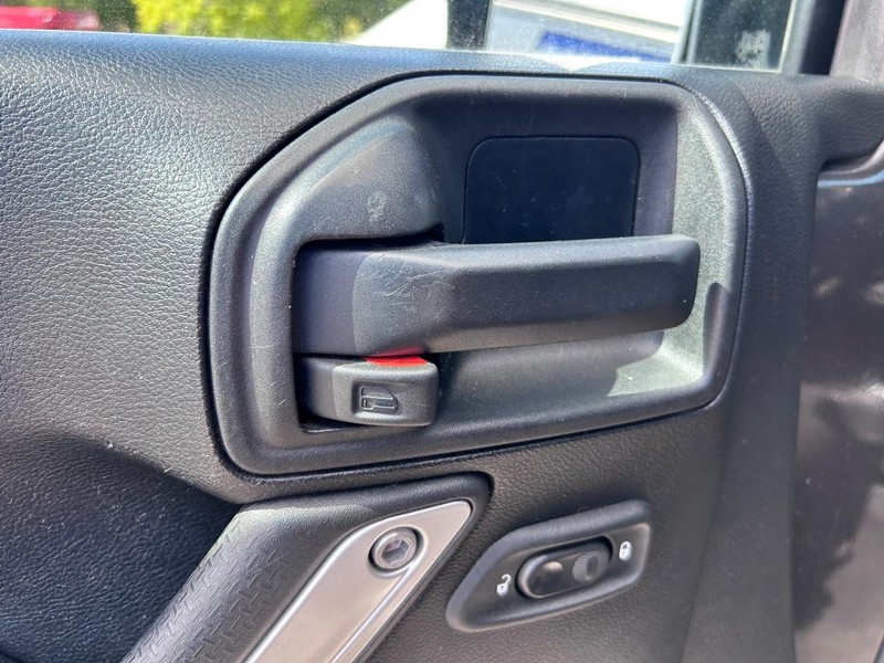 Jeep Wrangler Unlimited Vehicle Image 16