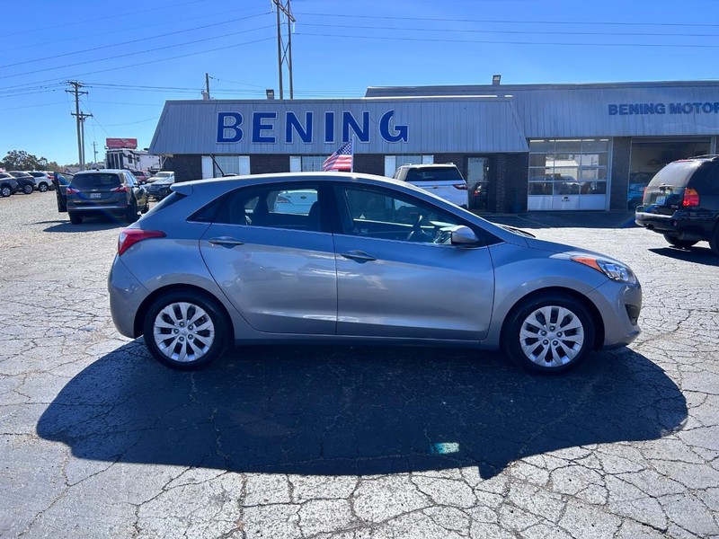 2016 Hyundai Elantra GT Base photo 2