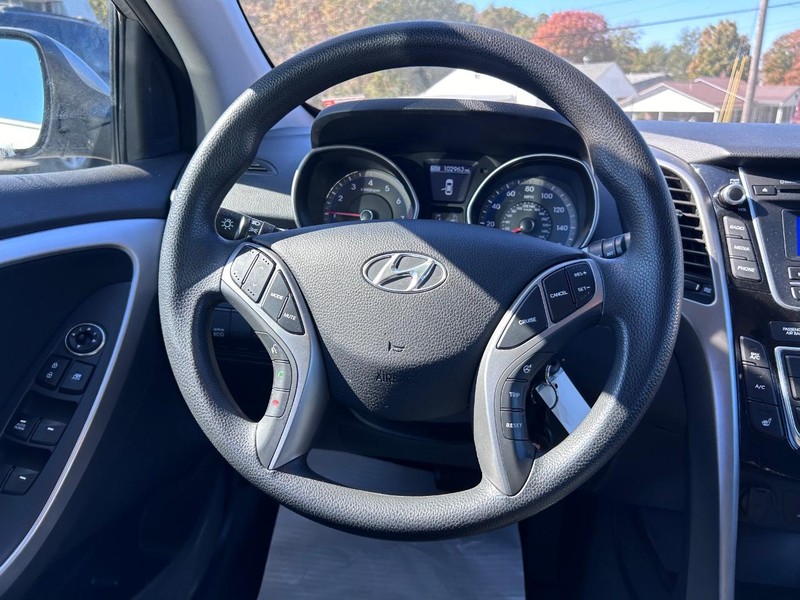 2016 Hyundai Elantra GT Base photo 9