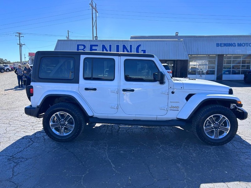 2019 Jeep Wrangler Unlimited Sahara photo 2