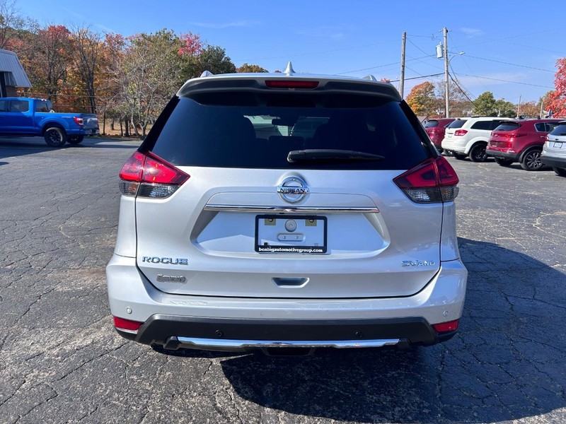 2019 Nissan Rogue SV photo 4