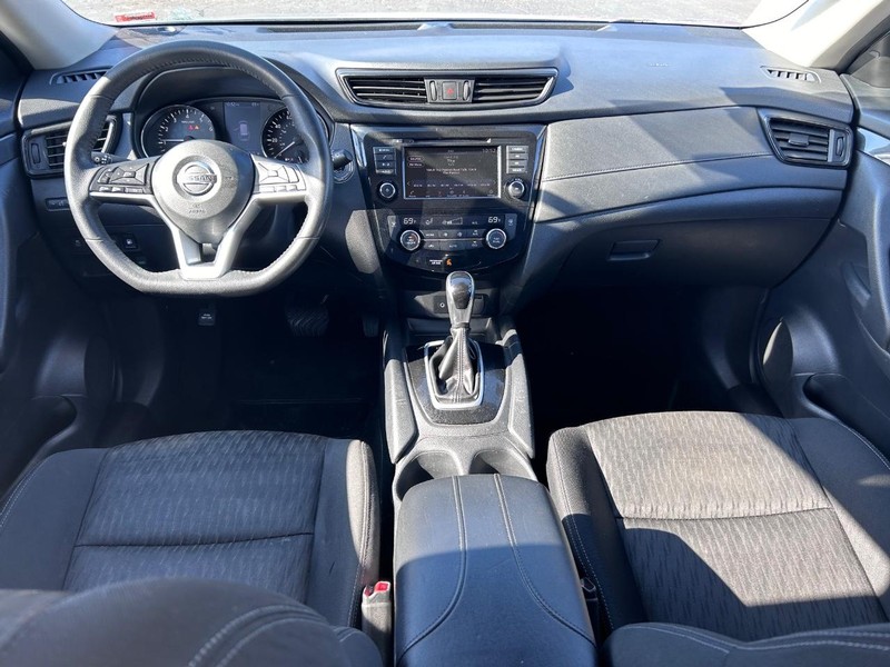 2019 Nissan Rogue SV photo 11