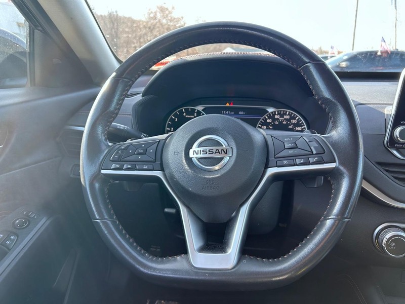 2022 Nissan Altima SR photo 10