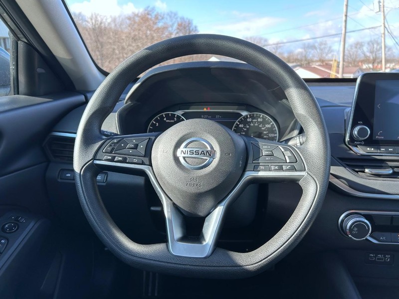 2022 Nissan Altima SV photo 9