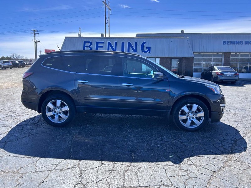 Chevrolet Traverse Vehicle Image 02