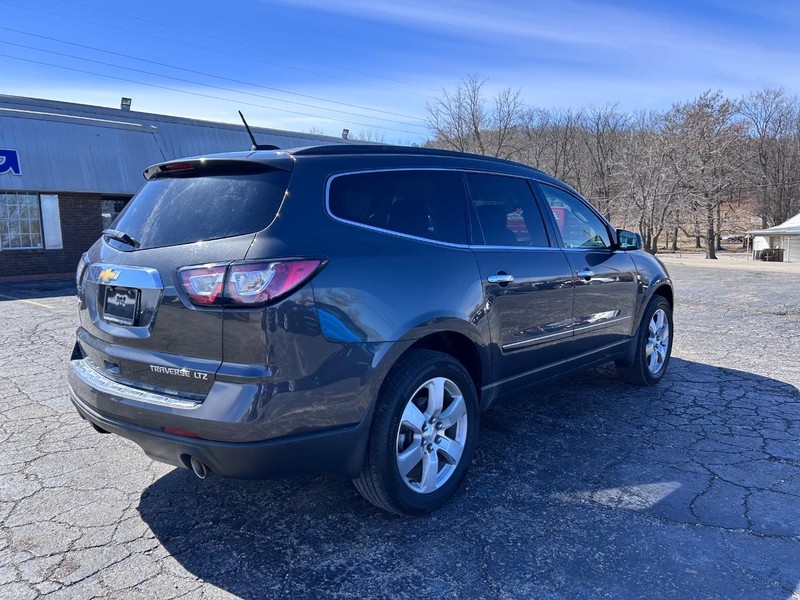 Chevrolet Traverse Vehicle Image 03