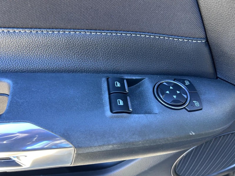Ford Mustang Vehicle Image 18