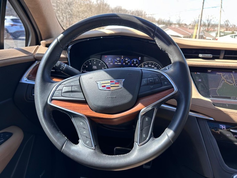 Cadillac XT5 Vehicle Image 10