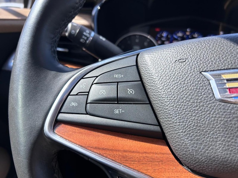 Cadillac XT5 Vehicle Image 11