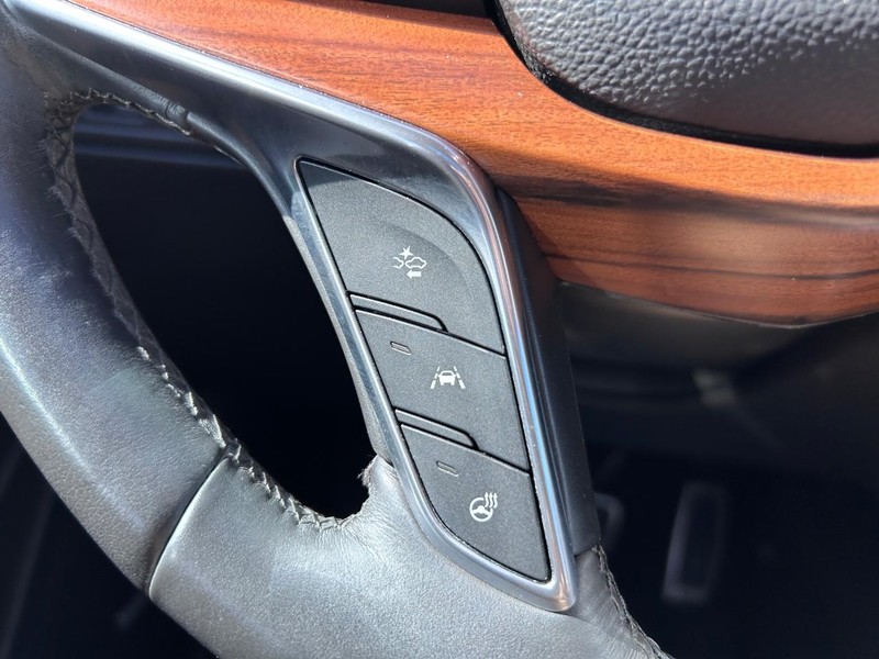 Cadillac XT5 Vehicle Image 12