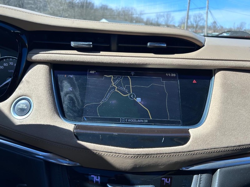 Cadillac XT5 Vehicle Image 15