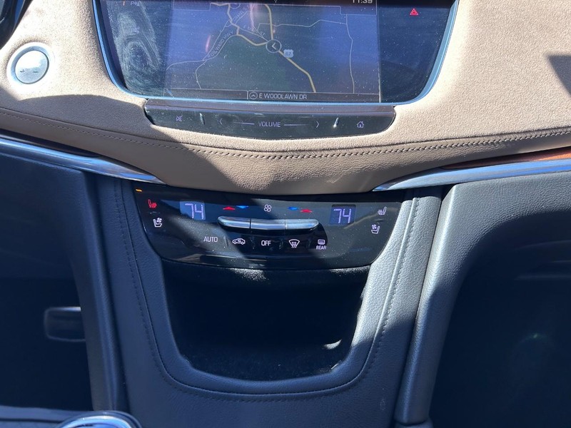 Cadillac XT5 Vehicle Image 16