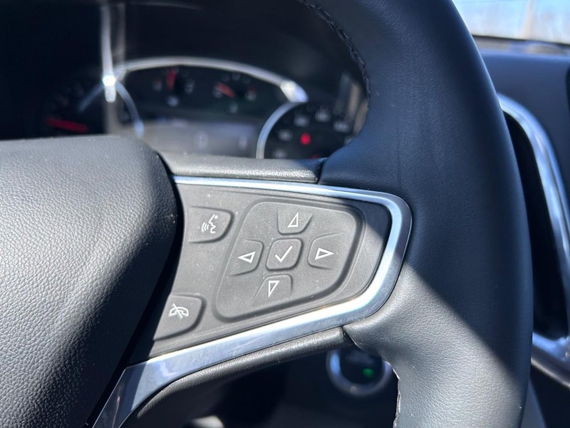 Chevrolet Equinox Vehicle Image 12