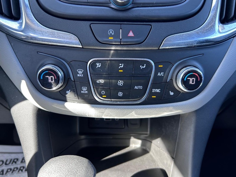 Chevrolet Equinox Vehicle Image 14