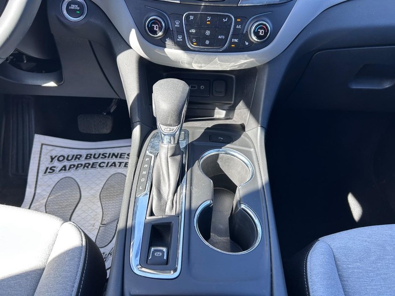 Chevrolet Equinox Vehicle Image 15