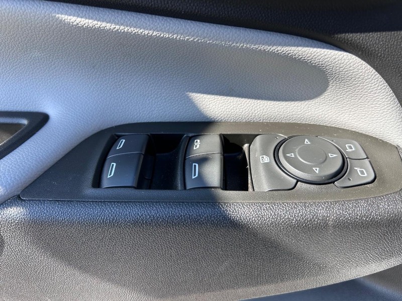 Chevrolet Equinox Vehicle Image 17
