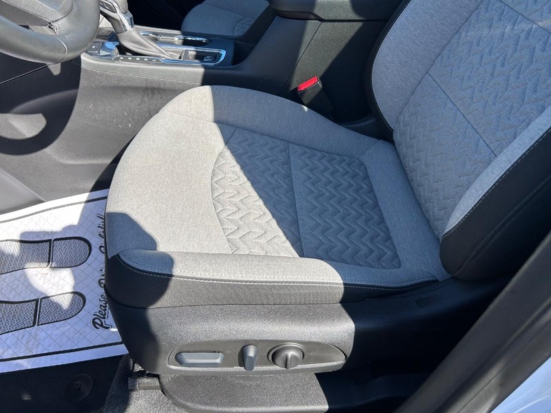 Chevrolet Equinox Vehicle Image 18