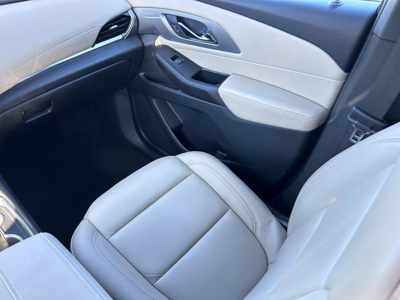 Chevrolet Traverse Vehicle Image 18