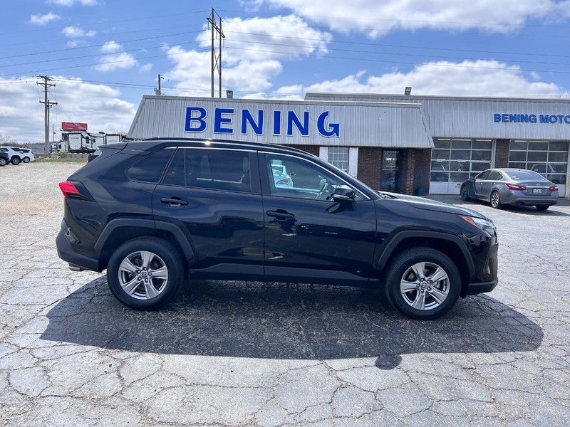 Toyota RAV4 Vehicle Image 02