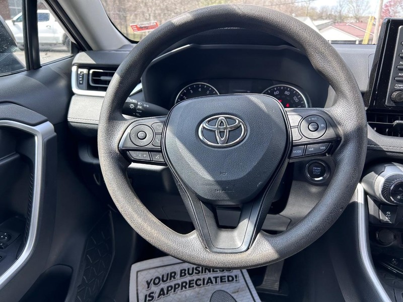 Toyota RAV4 Vehicle Image 09