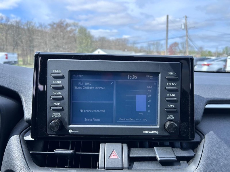 Toyota RAV4 Vehicle Image 12