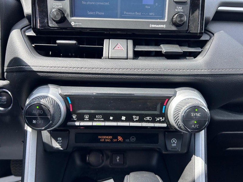 Toyota RAV4 Vehicle Image 13